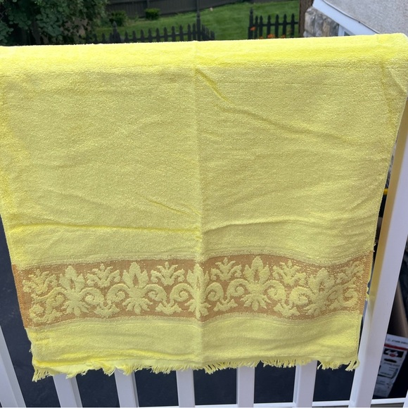 New! Set of 2 Vintage Sears Lemon Yellow Retro Bath Towel - Picture 2 of 6